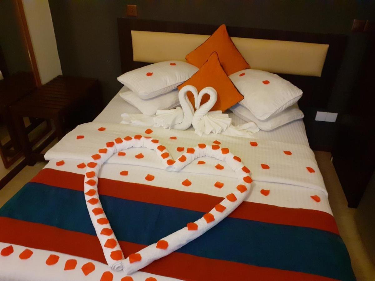 הולהומאל Seasunbeach Hotel Maldives מראה חיצוני תמונה
